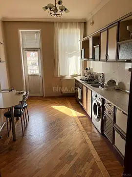 Satılır 3 otaqlı mənzil 175 m²