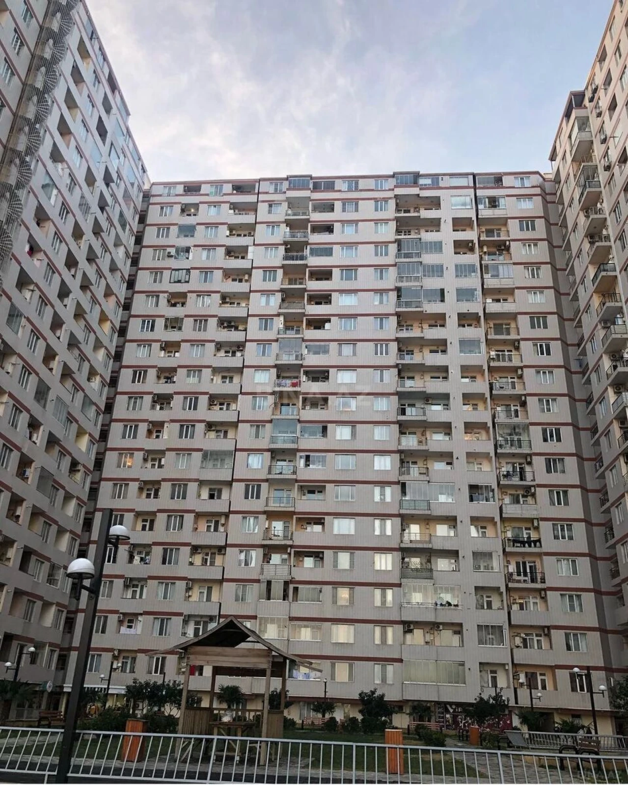 Satılır 2 otaqlı mənzil 90 m²