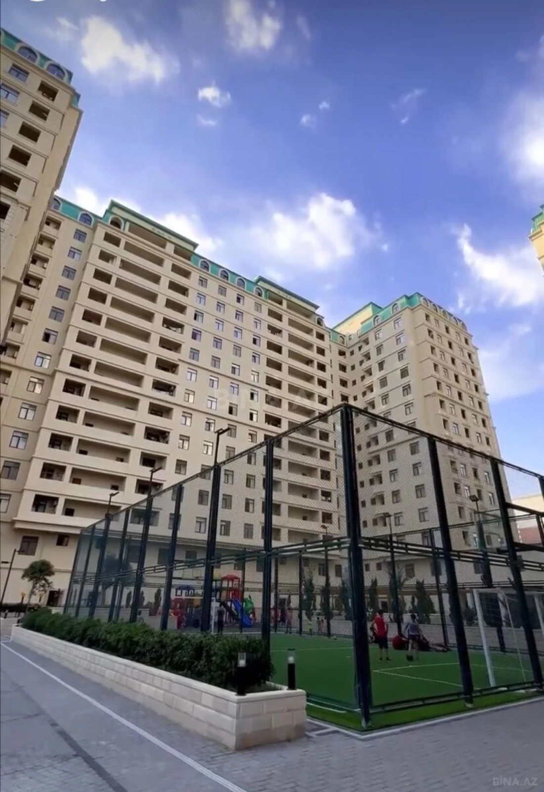 Satılır 3 otaqlı mənzil 141 m²