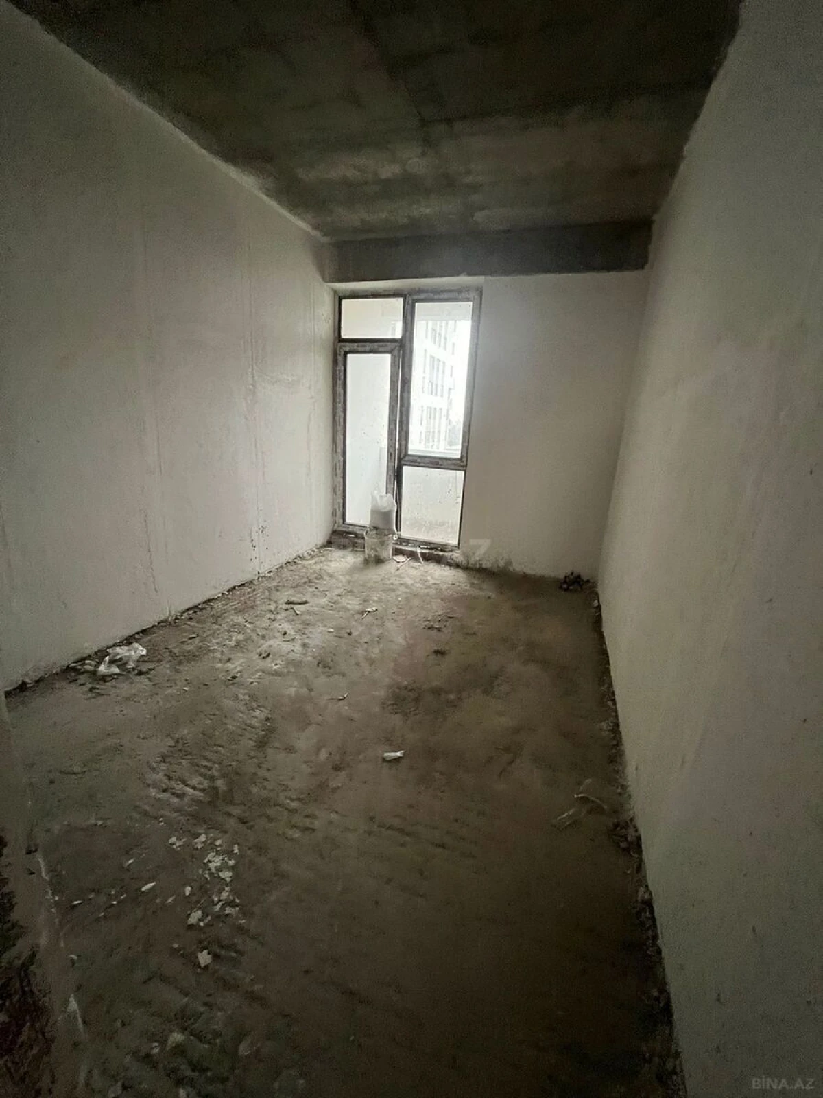 Satılır 3 otaqlı mənzil 141 m²