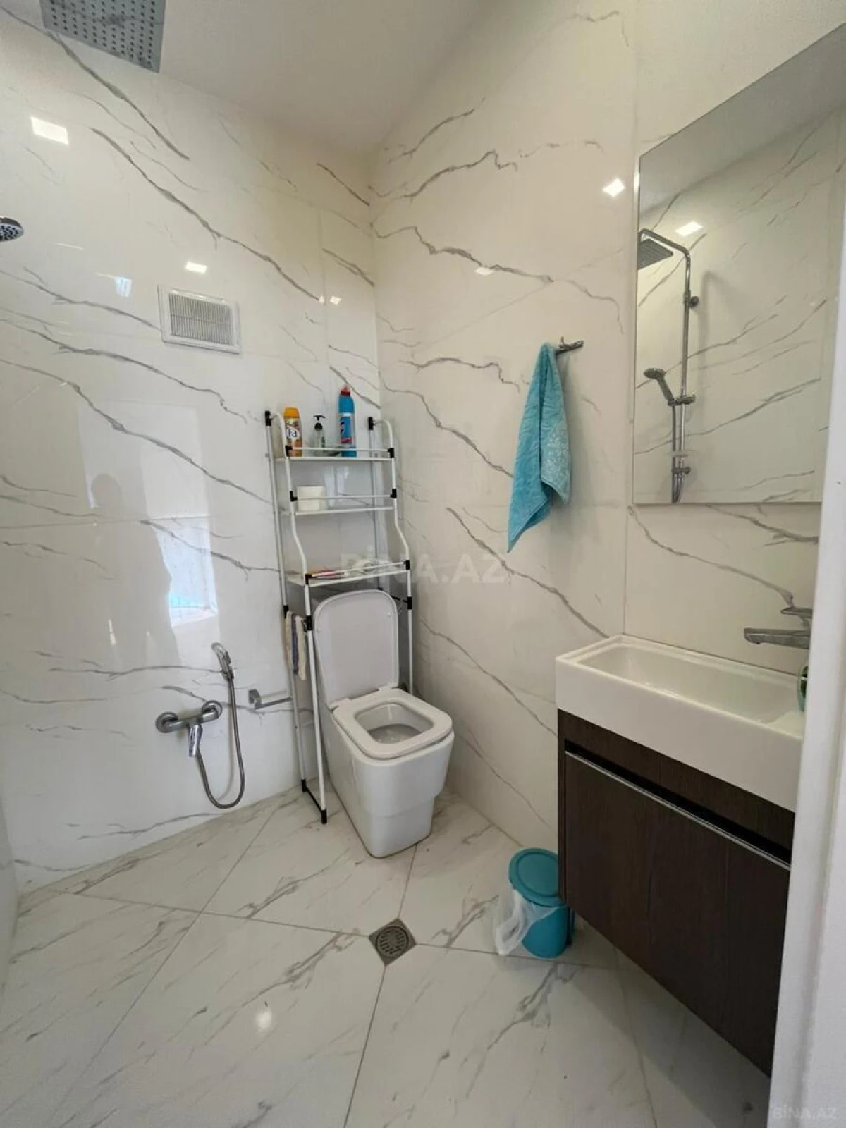 Satılır 4 otaqlı həyət evi 300 m²