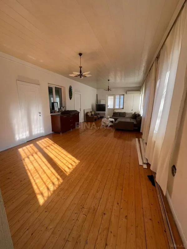 Satılır 4 otaqlı həyət evi 300 m²