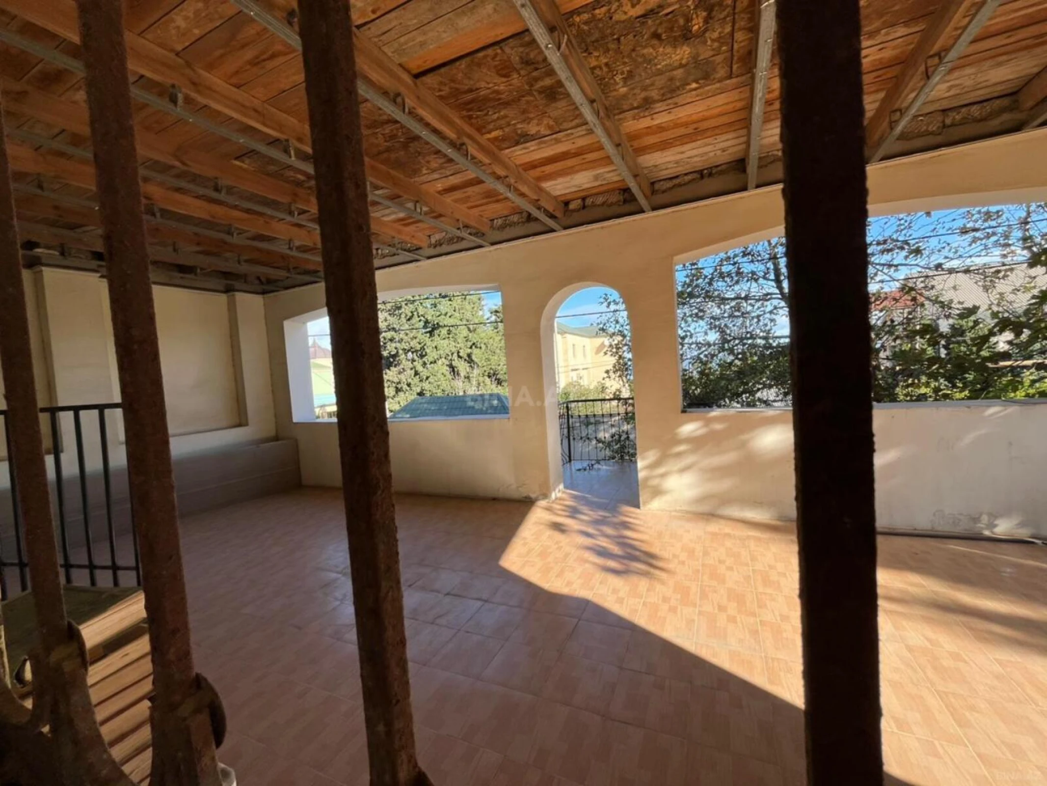 Satılır 4 otaqlı həyət evi 300 m²