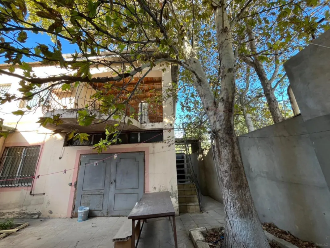 Satılır 4 otaqlı həyət evi 300 m²