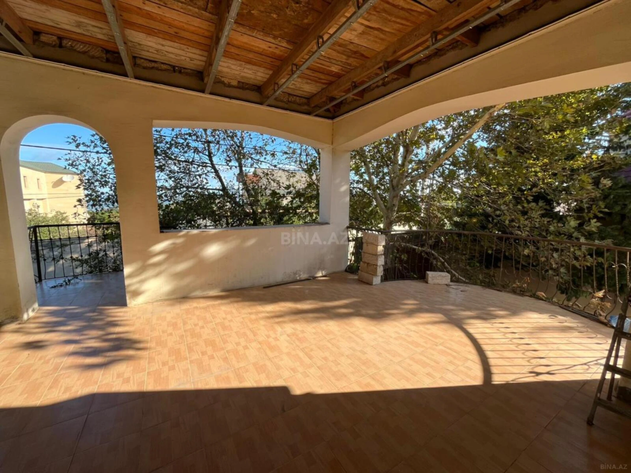 Satılır 4 otaqlı həyət evi 300 m²