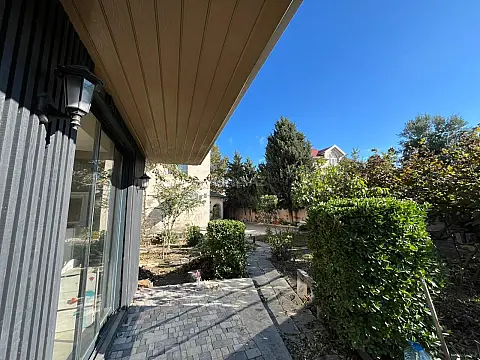 Satılır 4 otaqlı həyət evi 300 m²