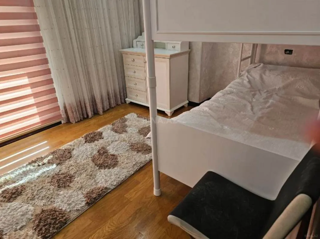 Kirayə verilir 4 otaqlı mənzil 225 m²