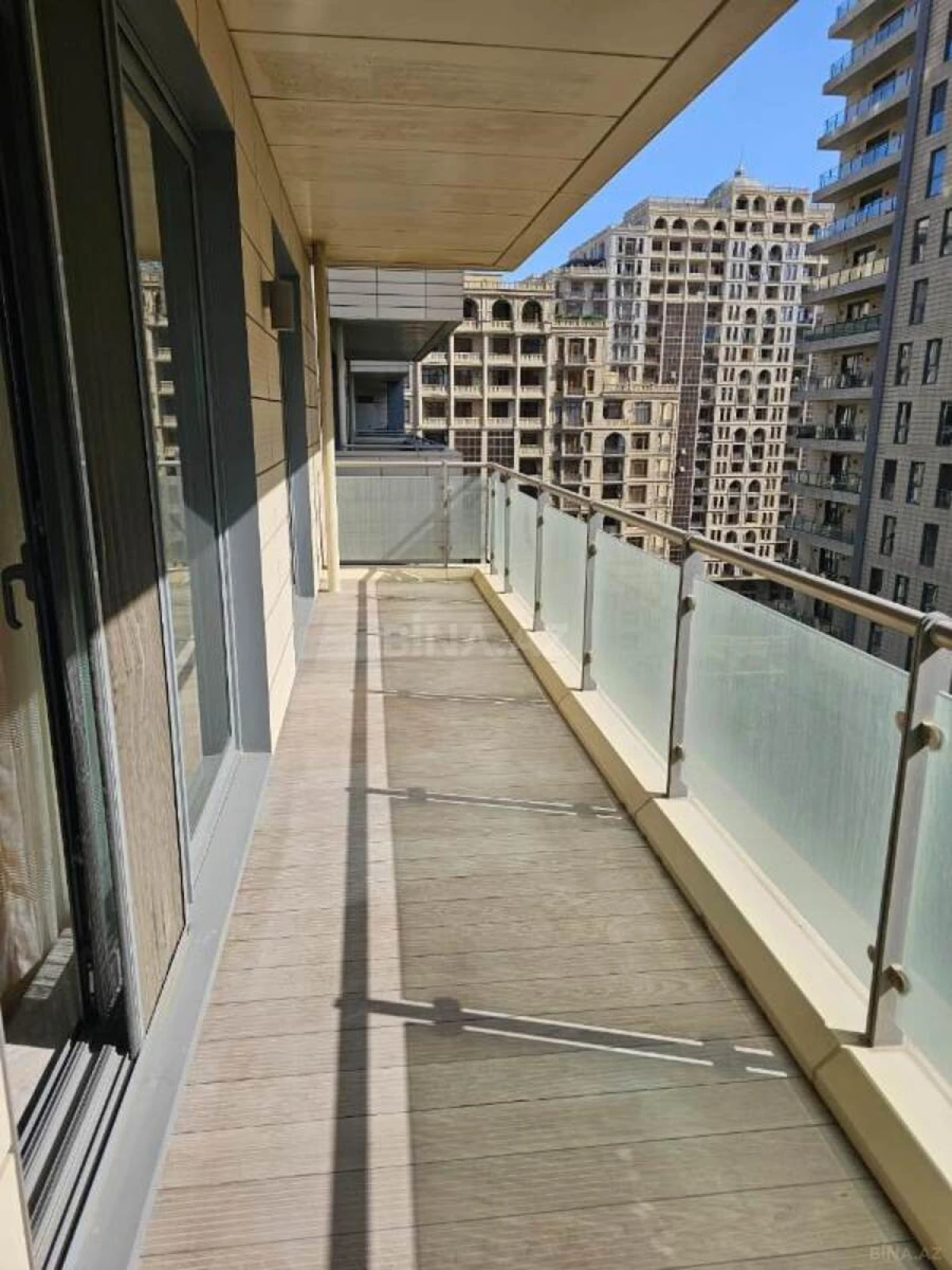 Kirayə verilir 4 otaqlı mənzil 225 m²