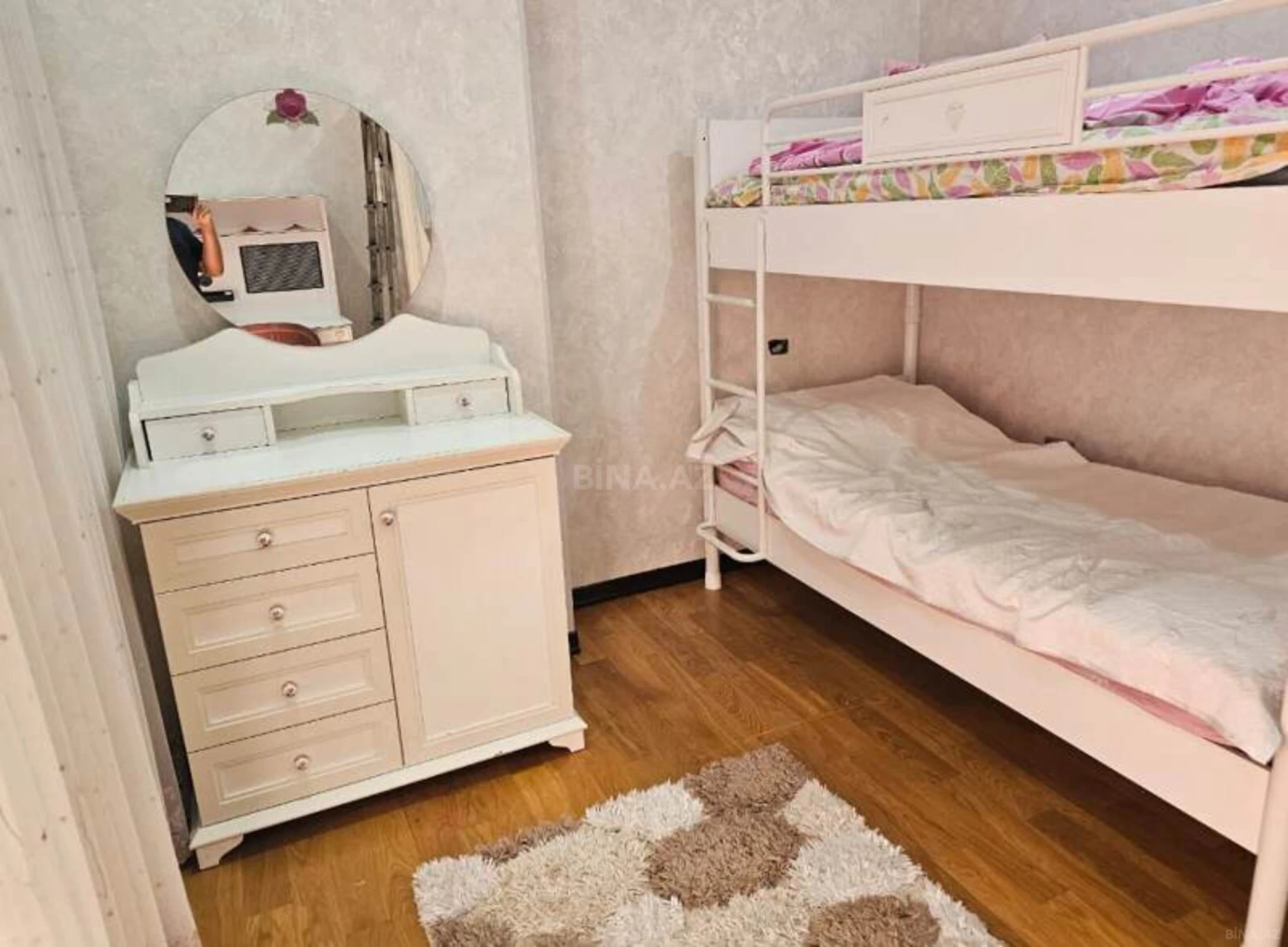 Kirayə verilir 4 otaqlı mənzil 225 m²