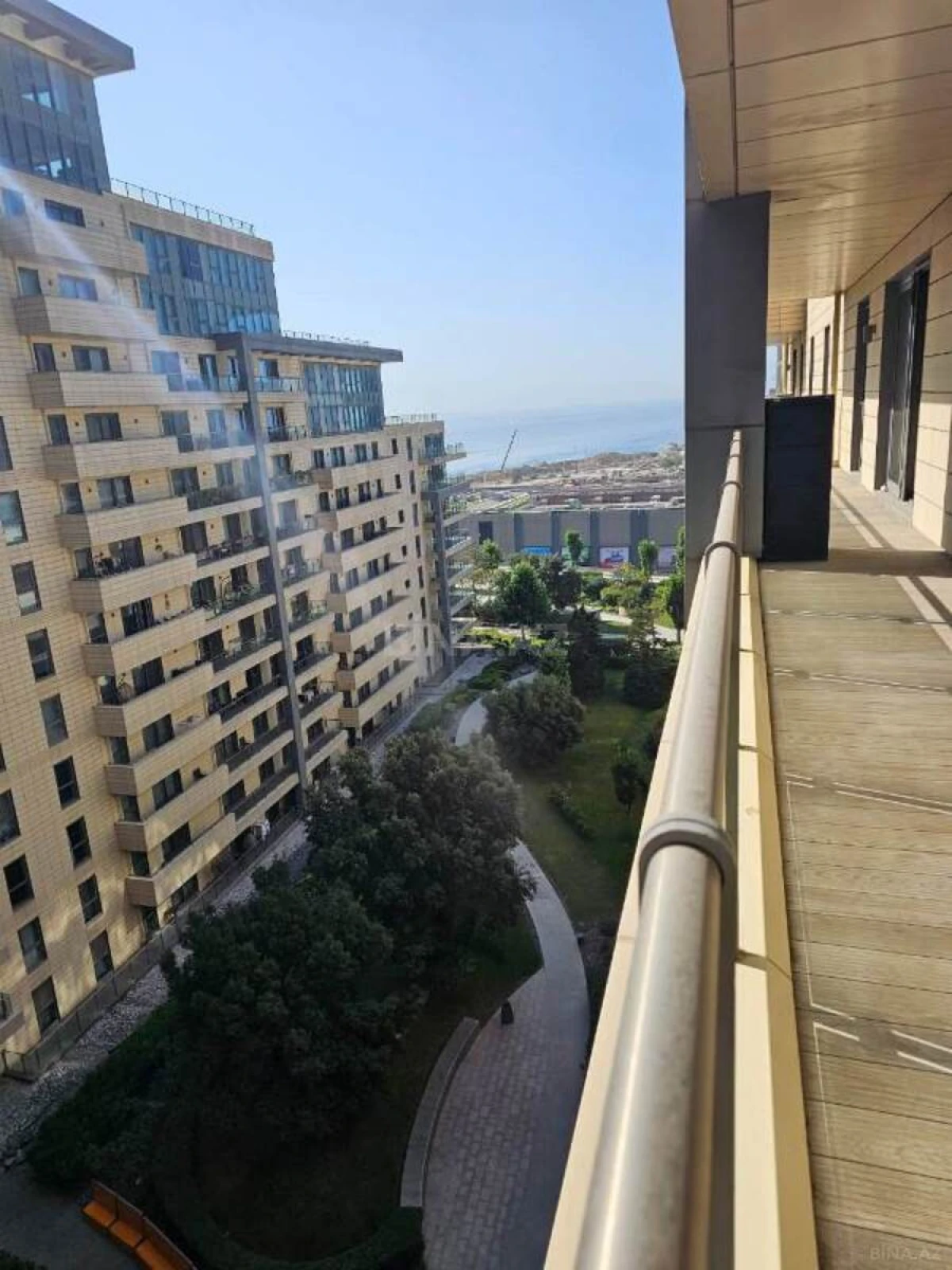 Kirayə verilir 4 otaqlı mənzil 225 m²