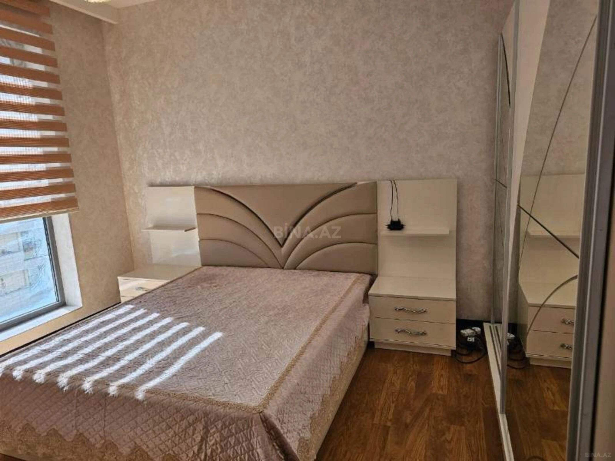 Kirayə verilir 4 otaqlı mənzil 225 m²