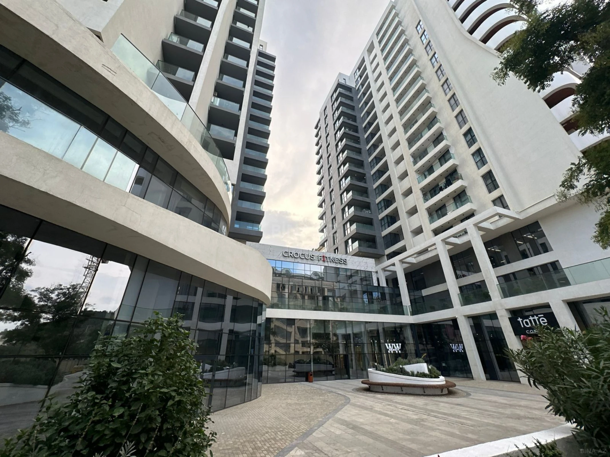 Satılır 4 otaqlı mənzil 165 m²