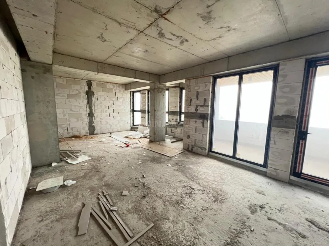 Satılır 4 otaqlı mənzil 165 m²