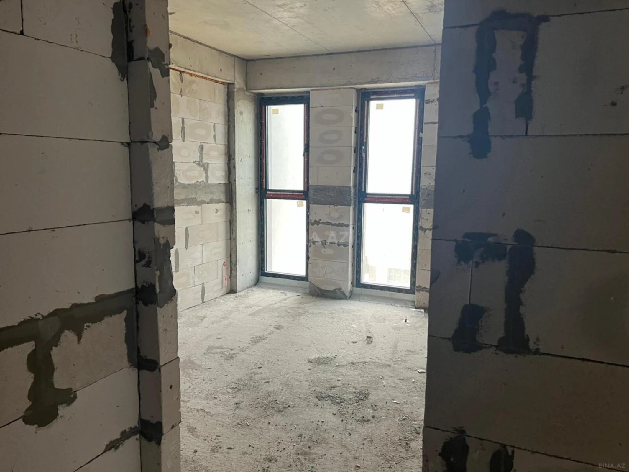 Satılır 4 otaqlı mənzil 165 m²