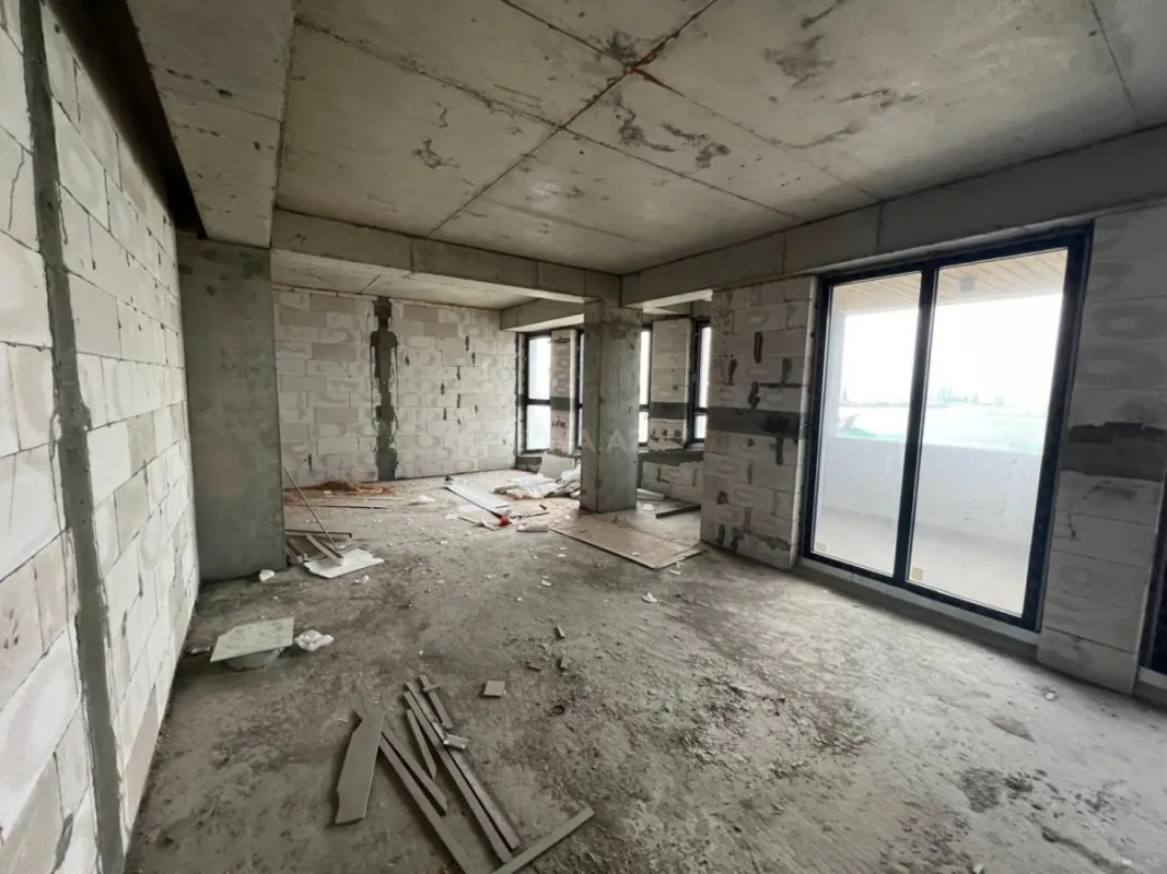 Satılır 4 otaqlı mənzil 165 m²