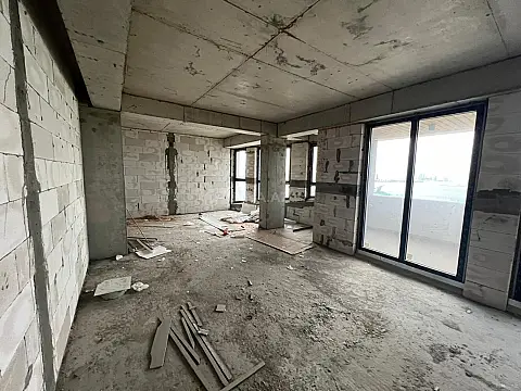 Satılır 4 otaqlı mənzil 165 m²