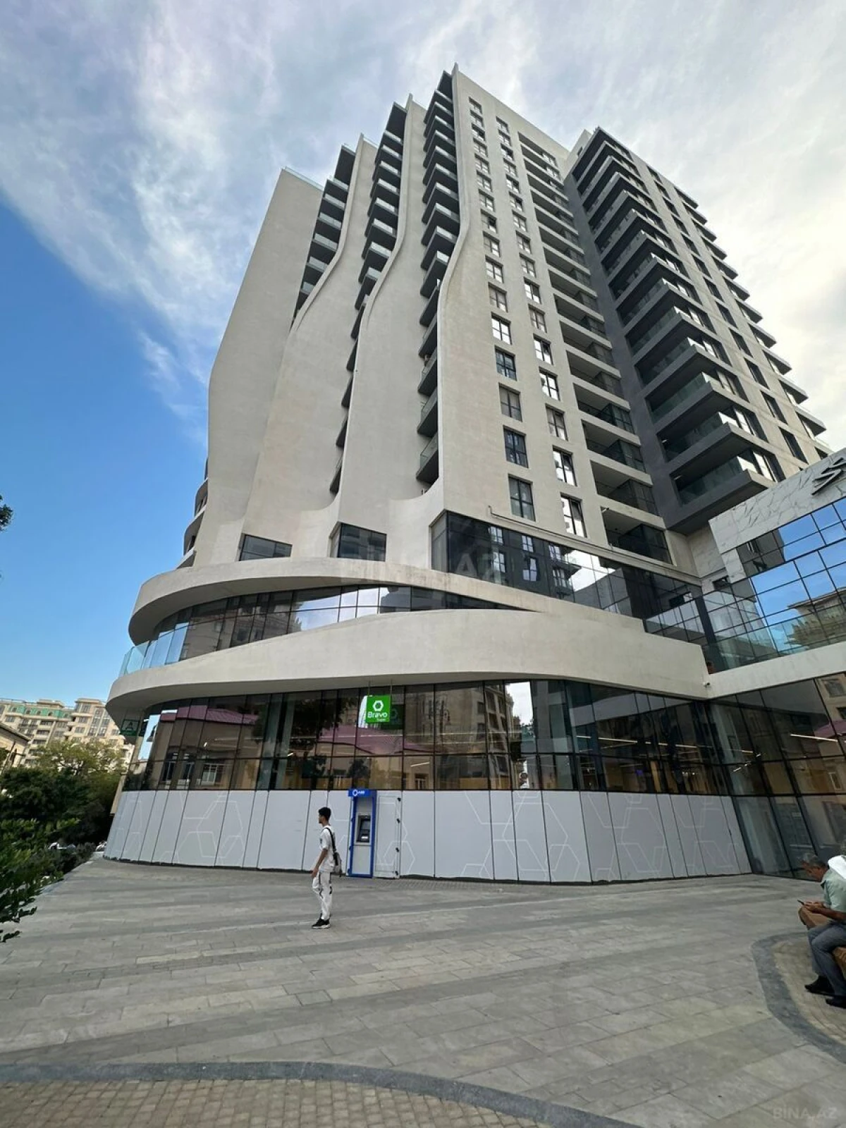 Satılır 4 otaqlı mənzil 165 m²