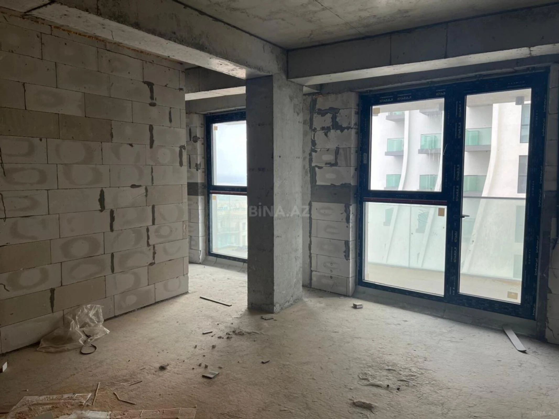Satılır 4 otaqlı mənzil 165 m²