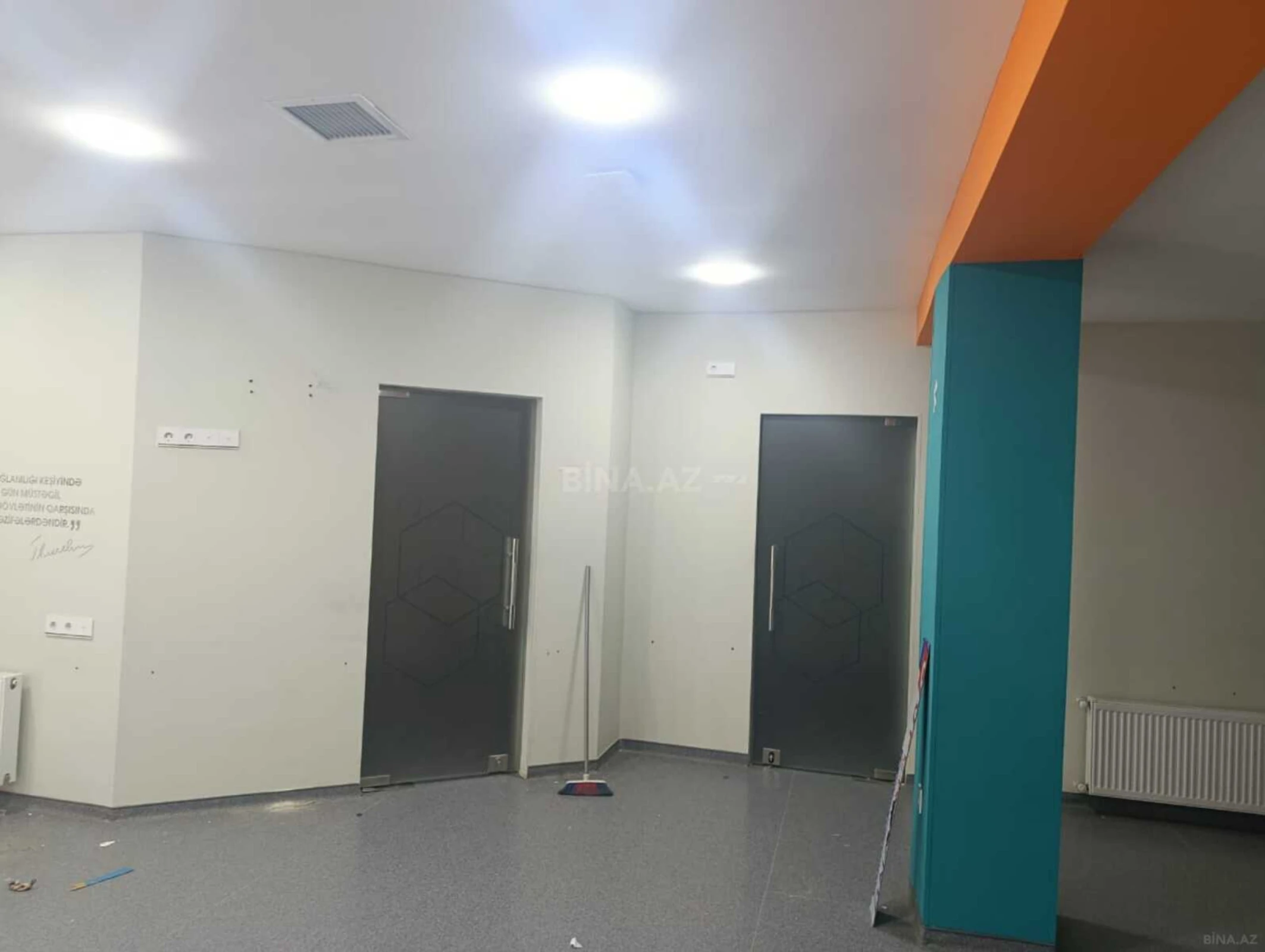 Satılır 5 otaqlı ofis 175.9 m²