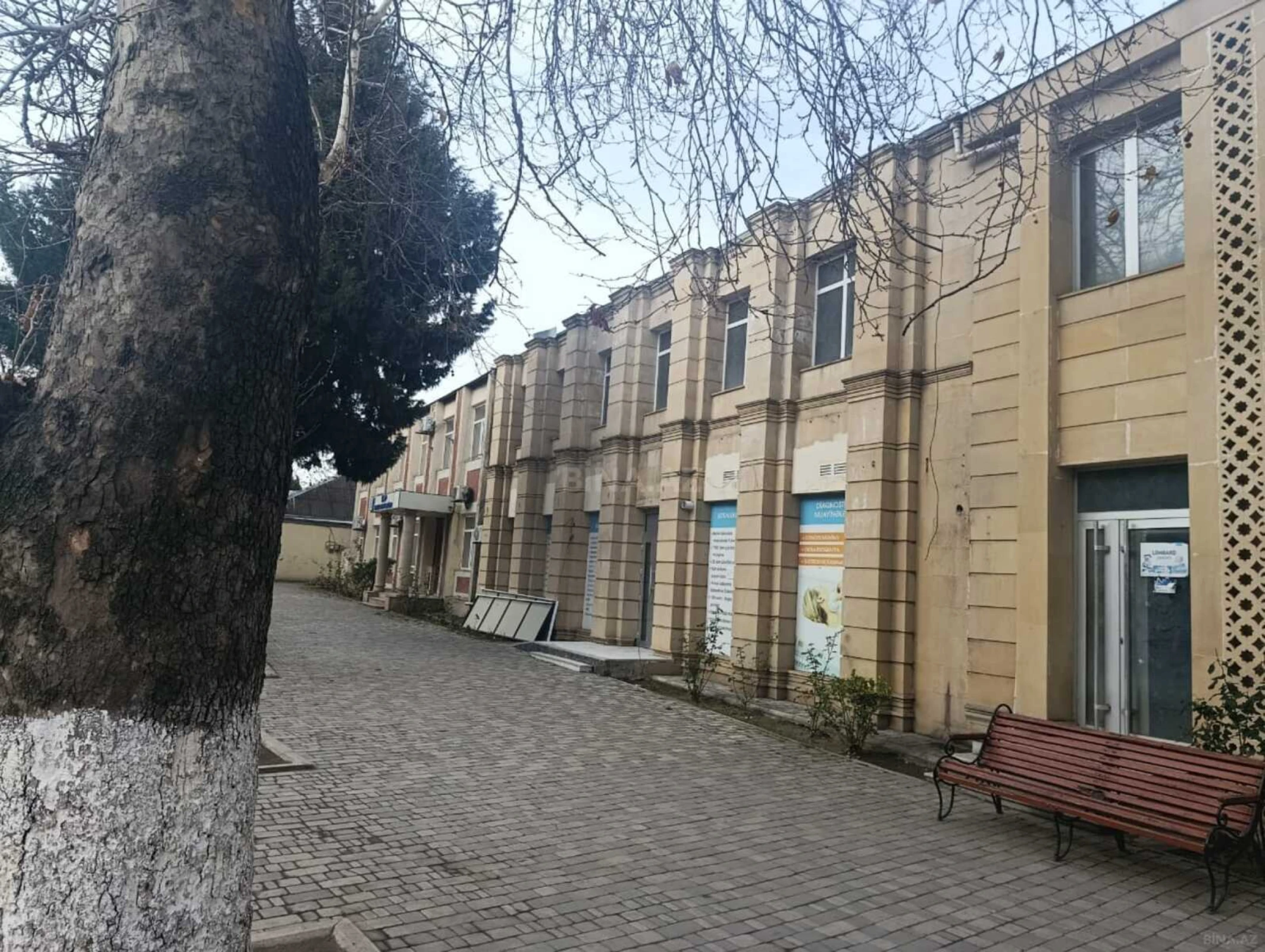 Satılır 5 otaqlı ofis 175.9 m²