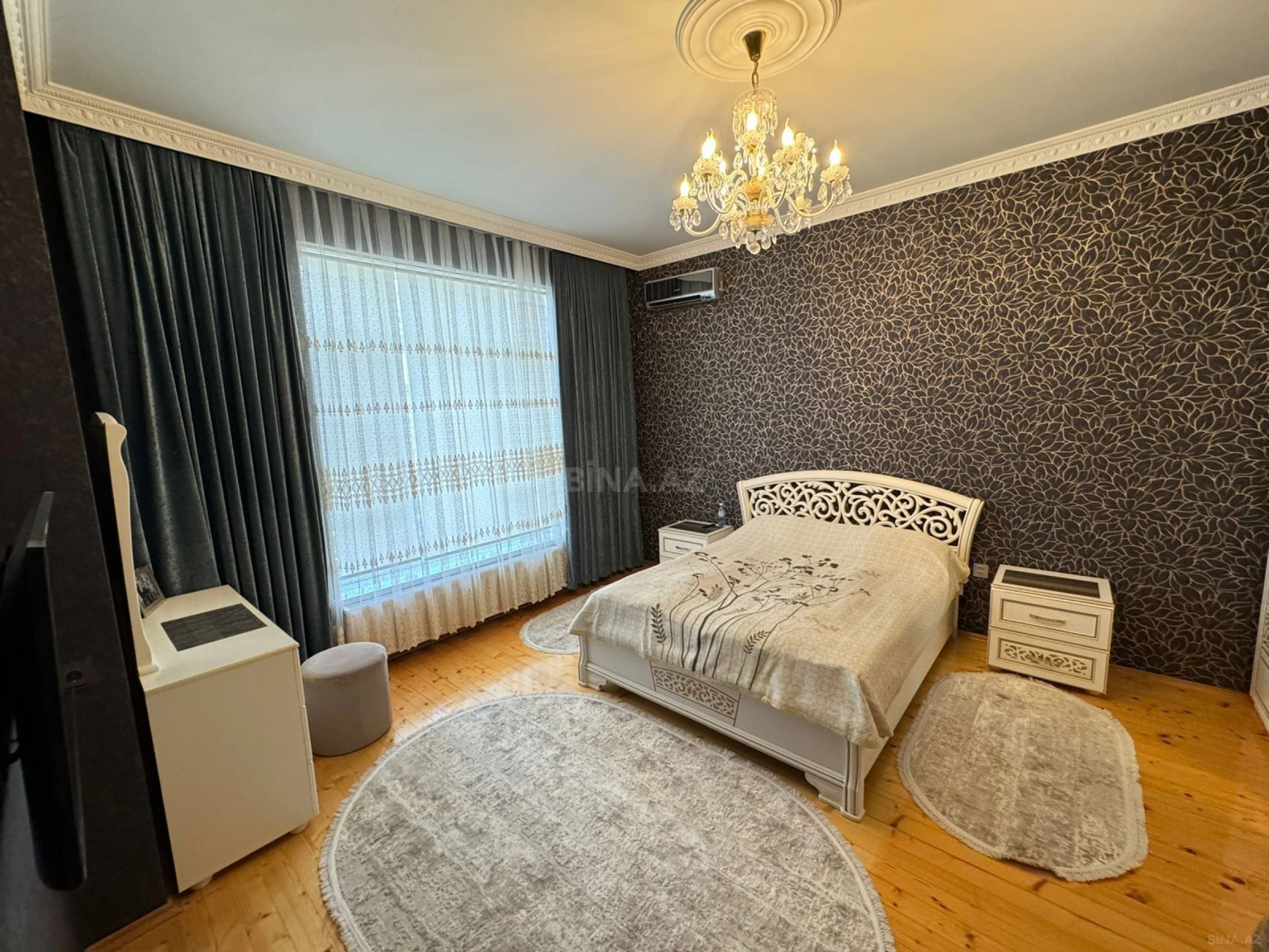 Satılır 10 otaqlı həyət evi 280 m²
