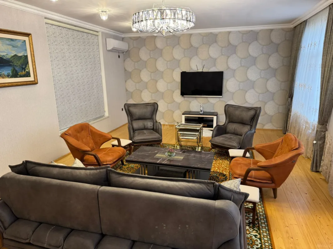 Satılır 10 otaqlı həyət evi 280 m²