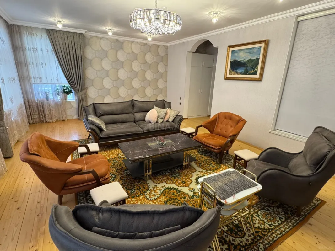 Satılır 10 otaqlı həyət evi 280 m²