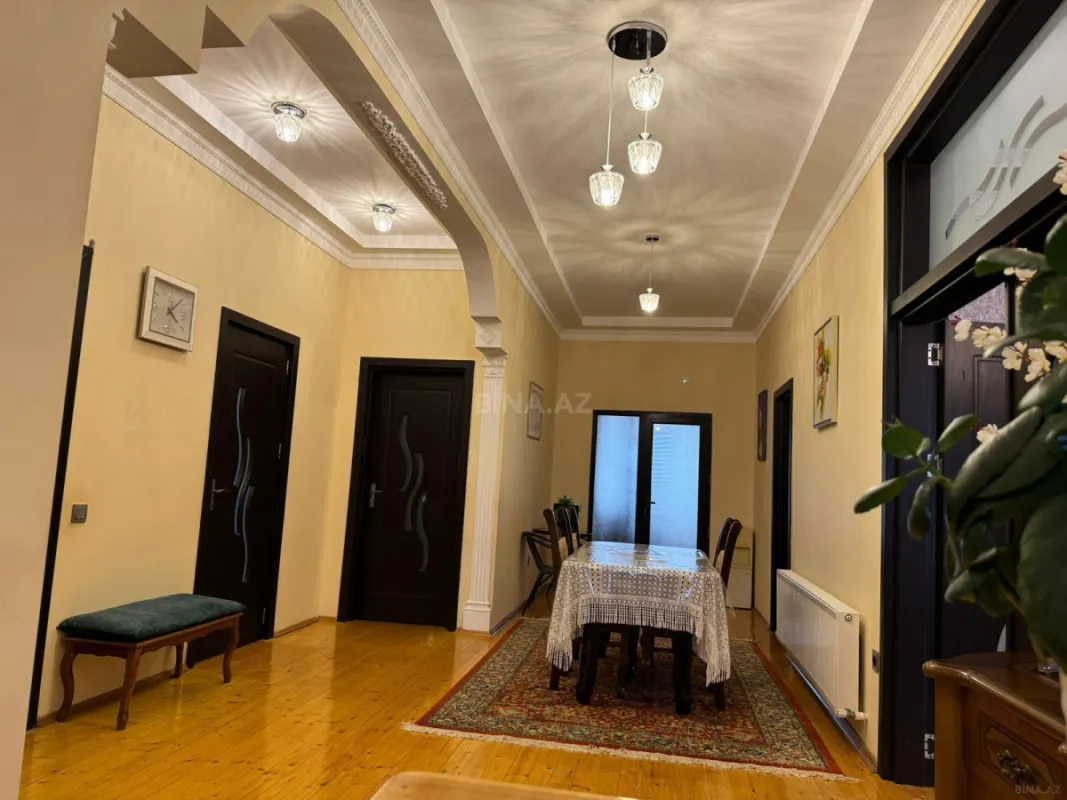Satılır 10 otaqlı həyət evi 280 m²