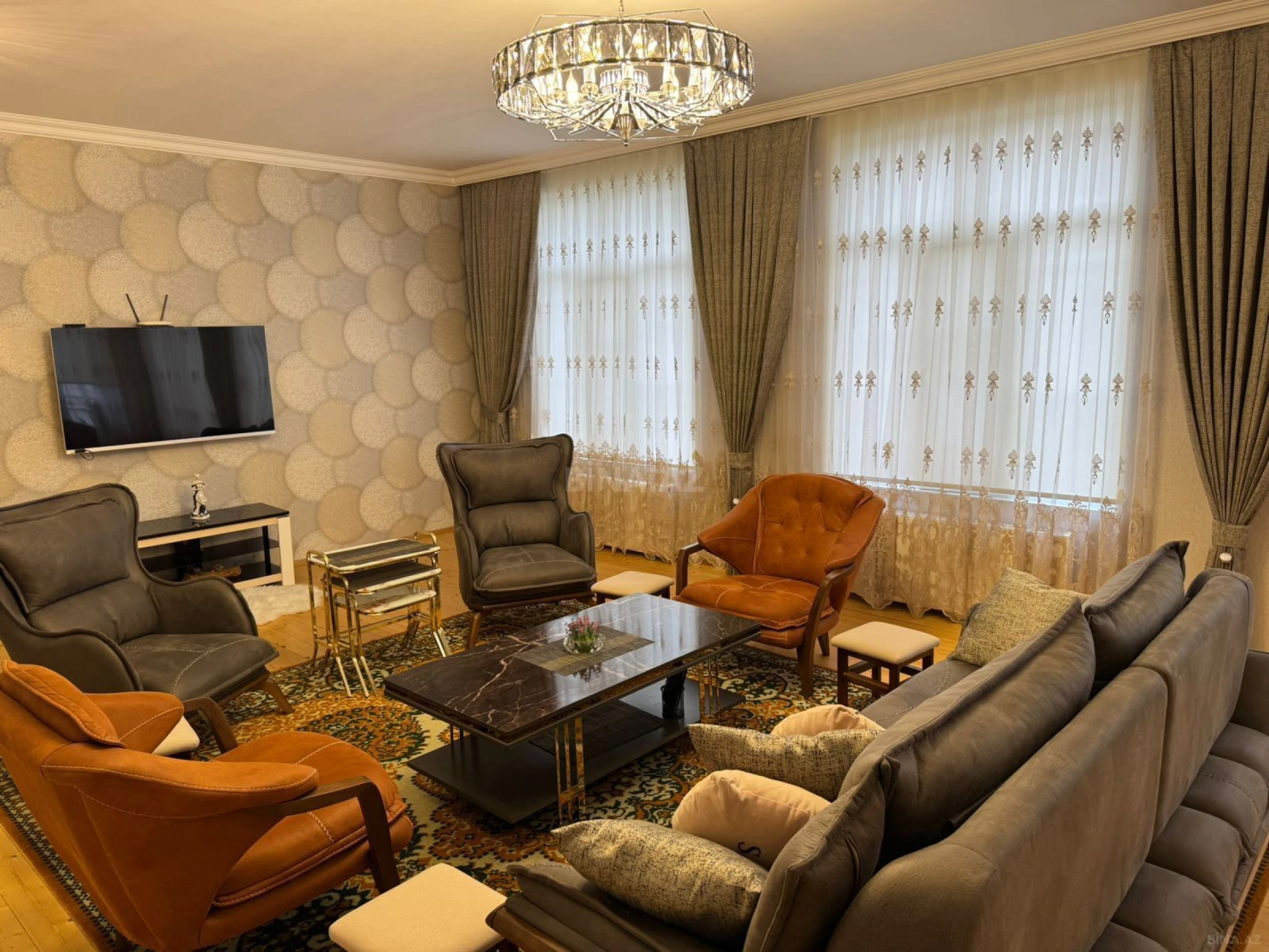Satılır 10 otaqlı həyət evi 280 m²