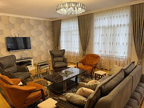 Satılır 10 otaqlı həyət evi 280 m²