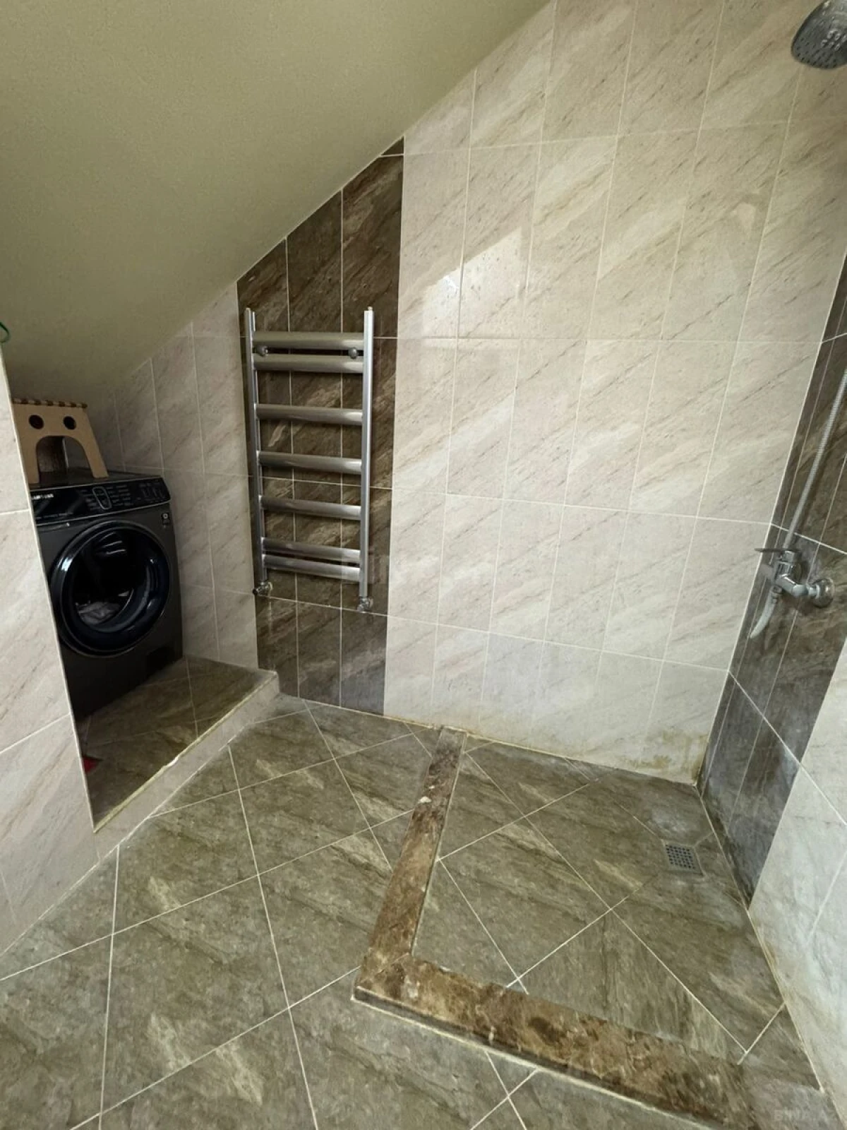 Satılır 10 otaqlı həyət evi 280 m²