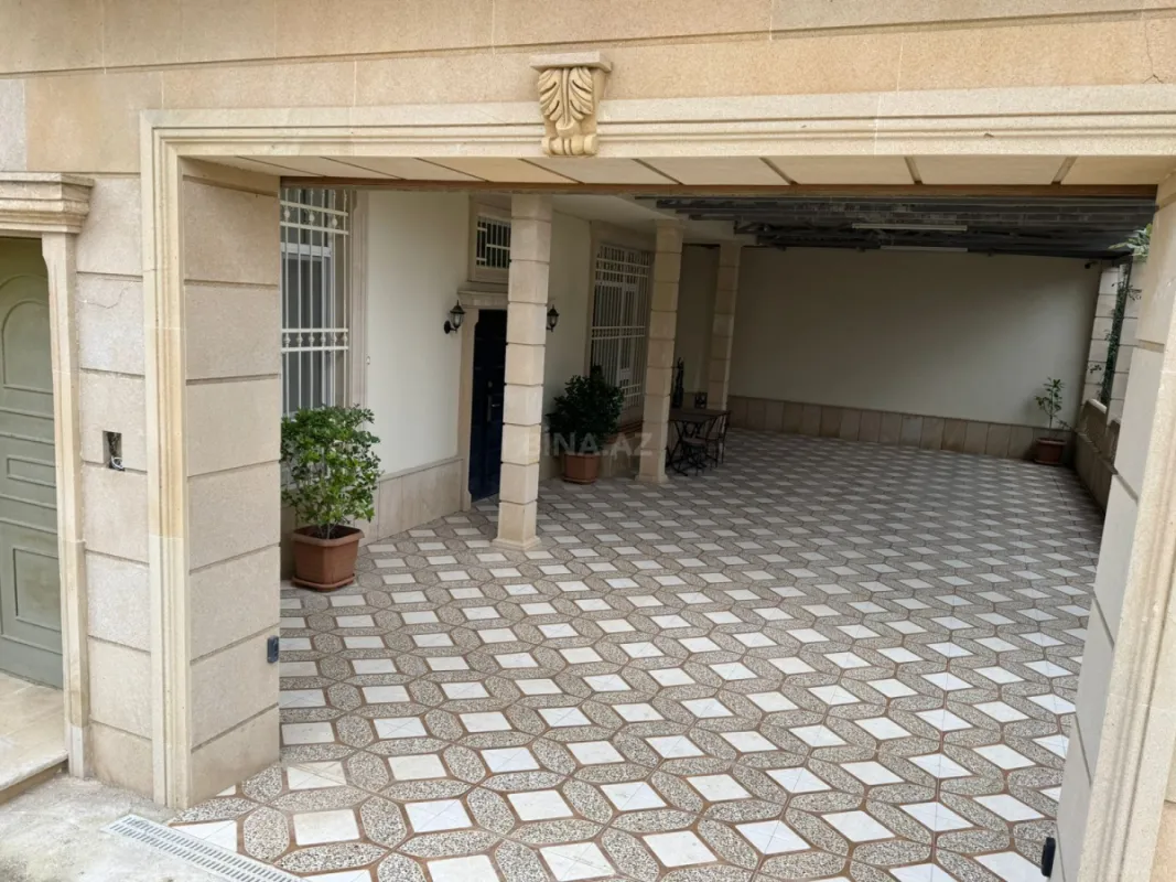 Satılır 10 otaqlı həyət evi 280 m²
