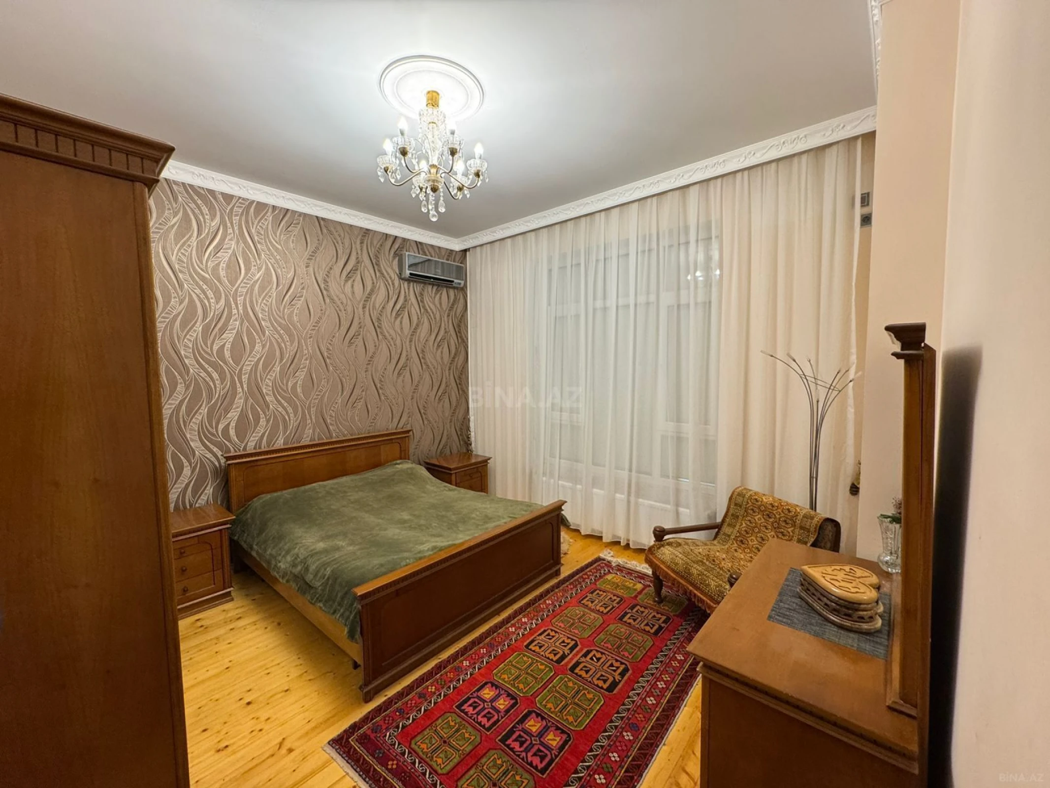 Satılır 10 otaqlı həyət evi 280 m²