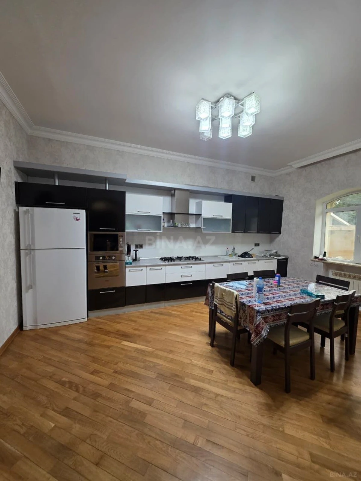 Satılır 4 otaqlı həyət evi 250 m²