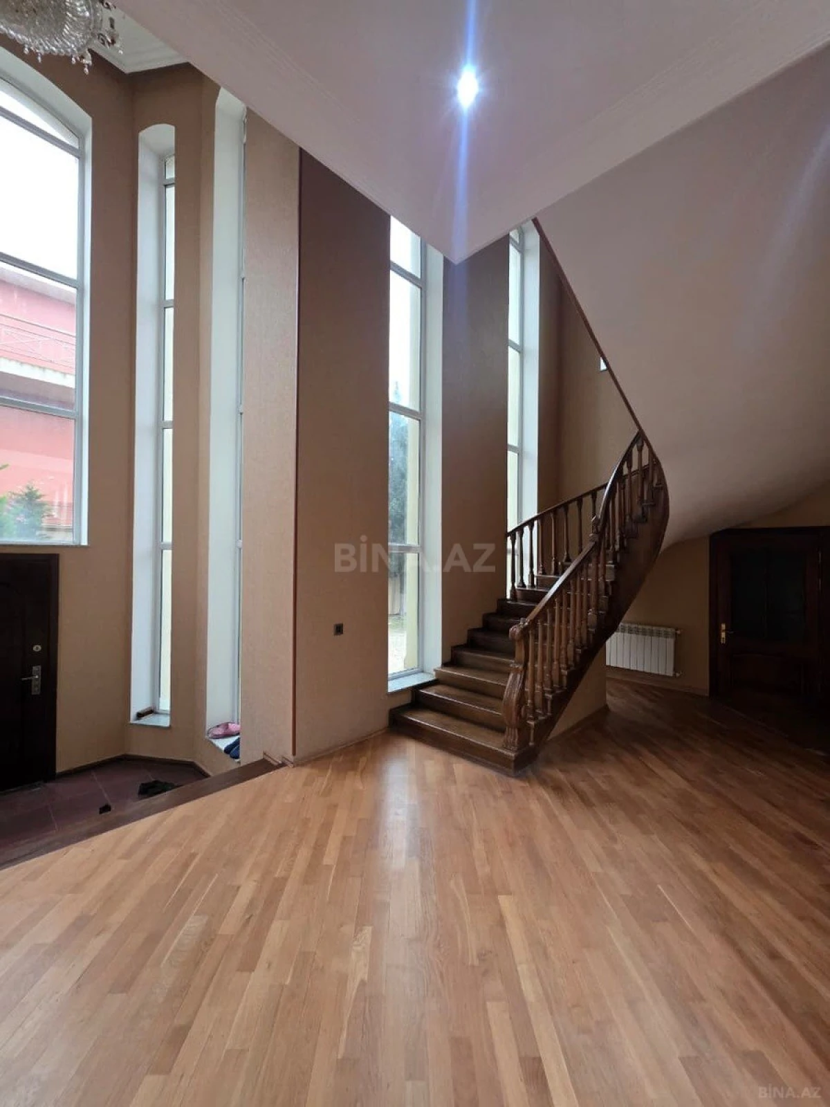 Satılır 4 otaqlı həyət evi 250 m²