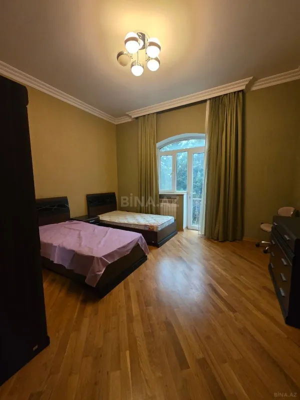 Satılır 4 otaqlı həyət evi 250 m²