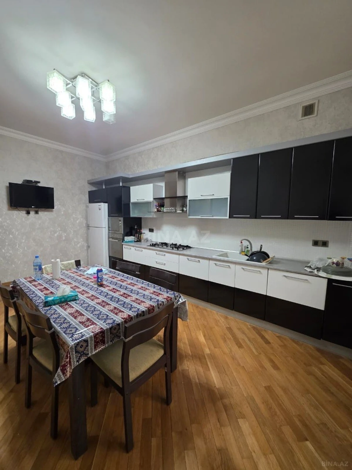 Satılır 4 otaqlı həyət evi 250 m²
