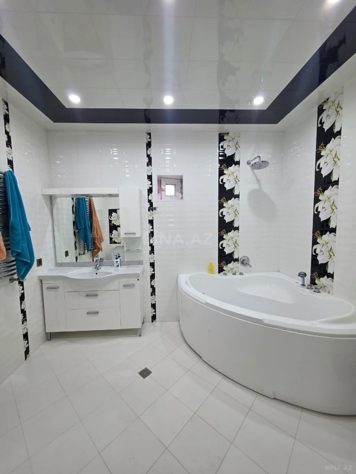 Satılır 4 otaqlı həyət evi 250 m²