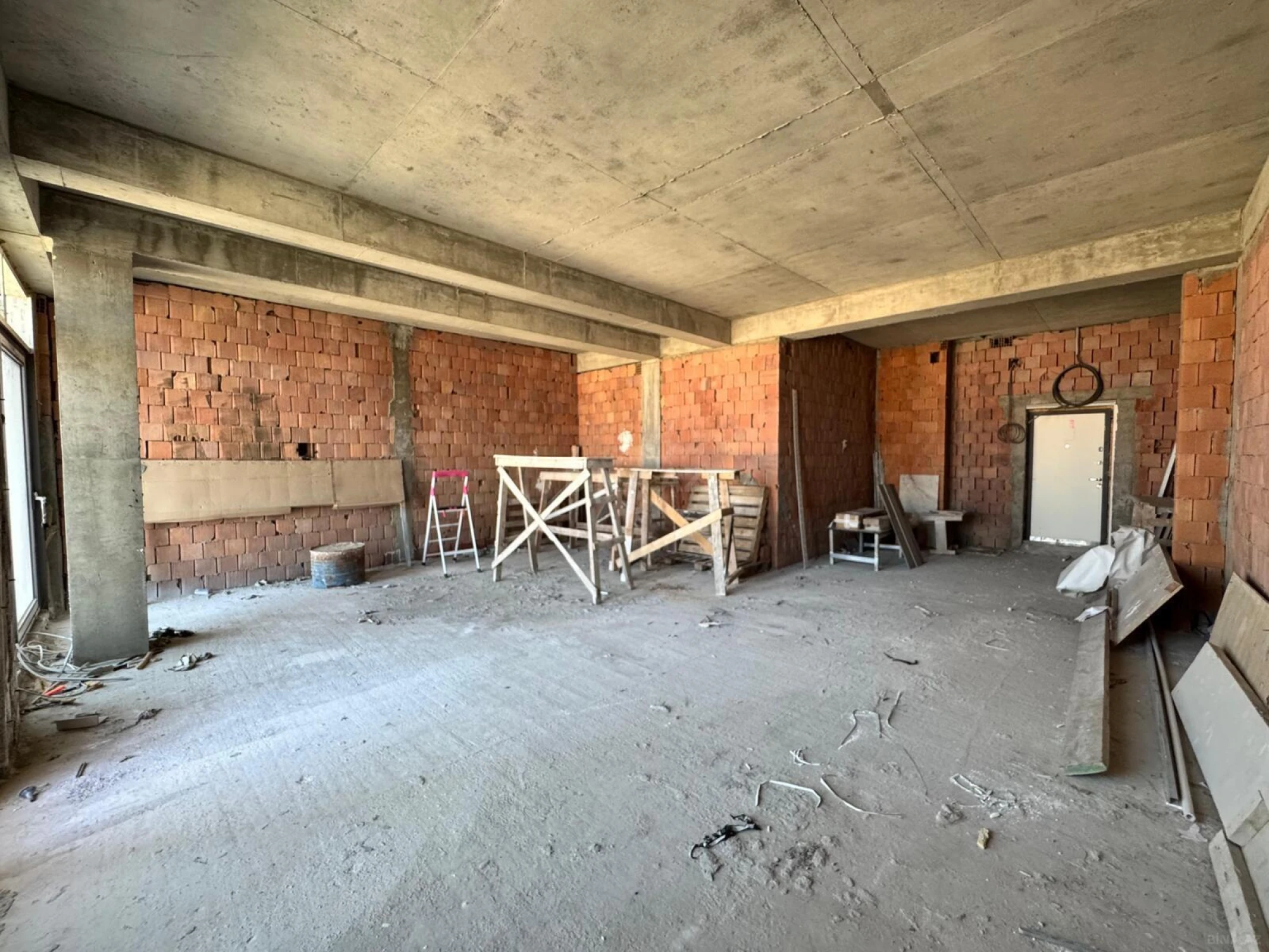 Satılır 2 otaqlı mənzil 71.2 m²