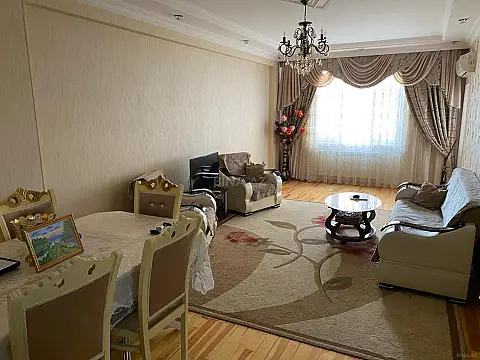 Satılır 3 otaqlı mənzil 120 m²