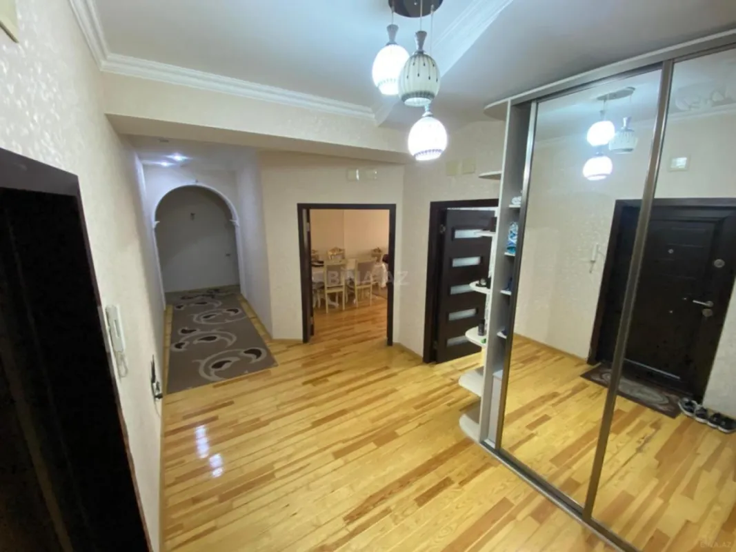 Satılır 3 otaqlı mənzil 120 m²