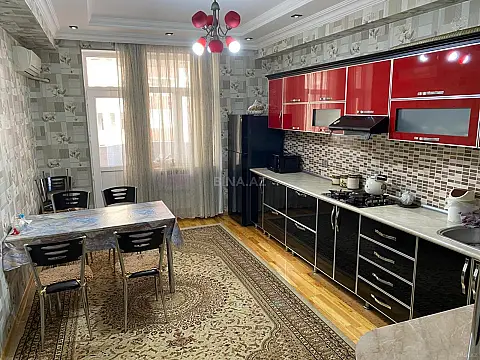 Satılır 3 otaqlı mənzil 120 m²