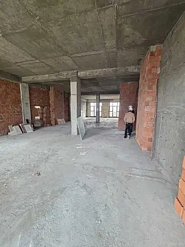 Satılır 3 otaqlı mənzil 196 m²