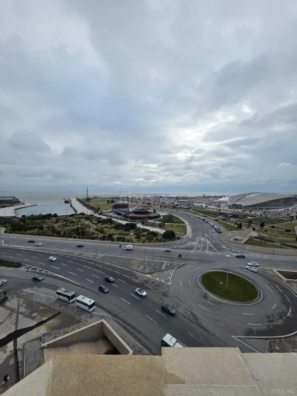 Satılır 3 otaqlı mənzil 196 m²