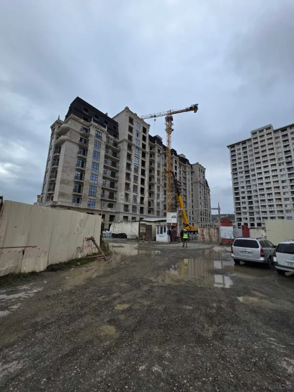 Satılır 3 otaqlı mənzil 196 m²