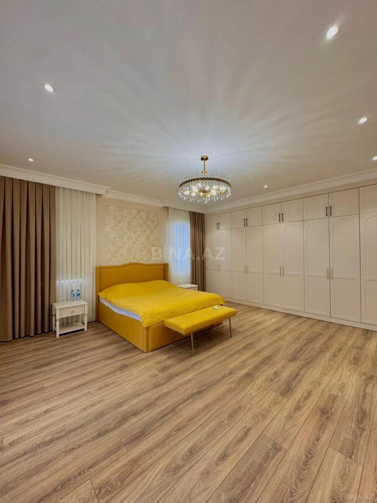 Satılır 5 otaqlı həyət evi 450 m²