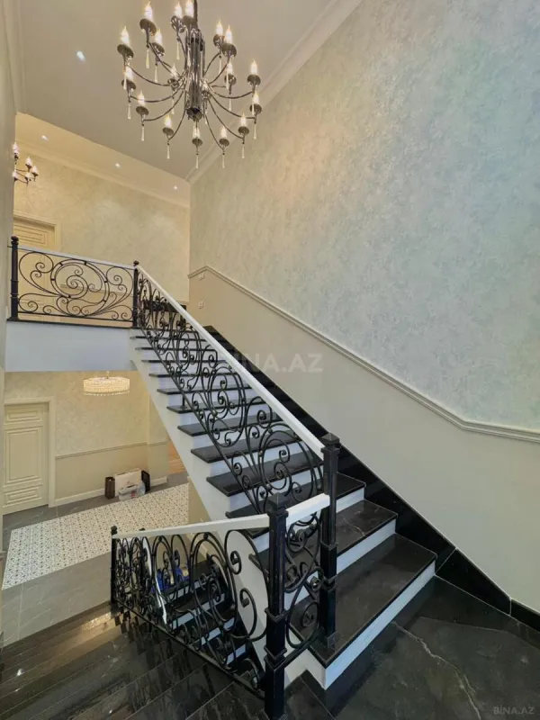 Satılır 5 otaqlı həyət evi 450 m²