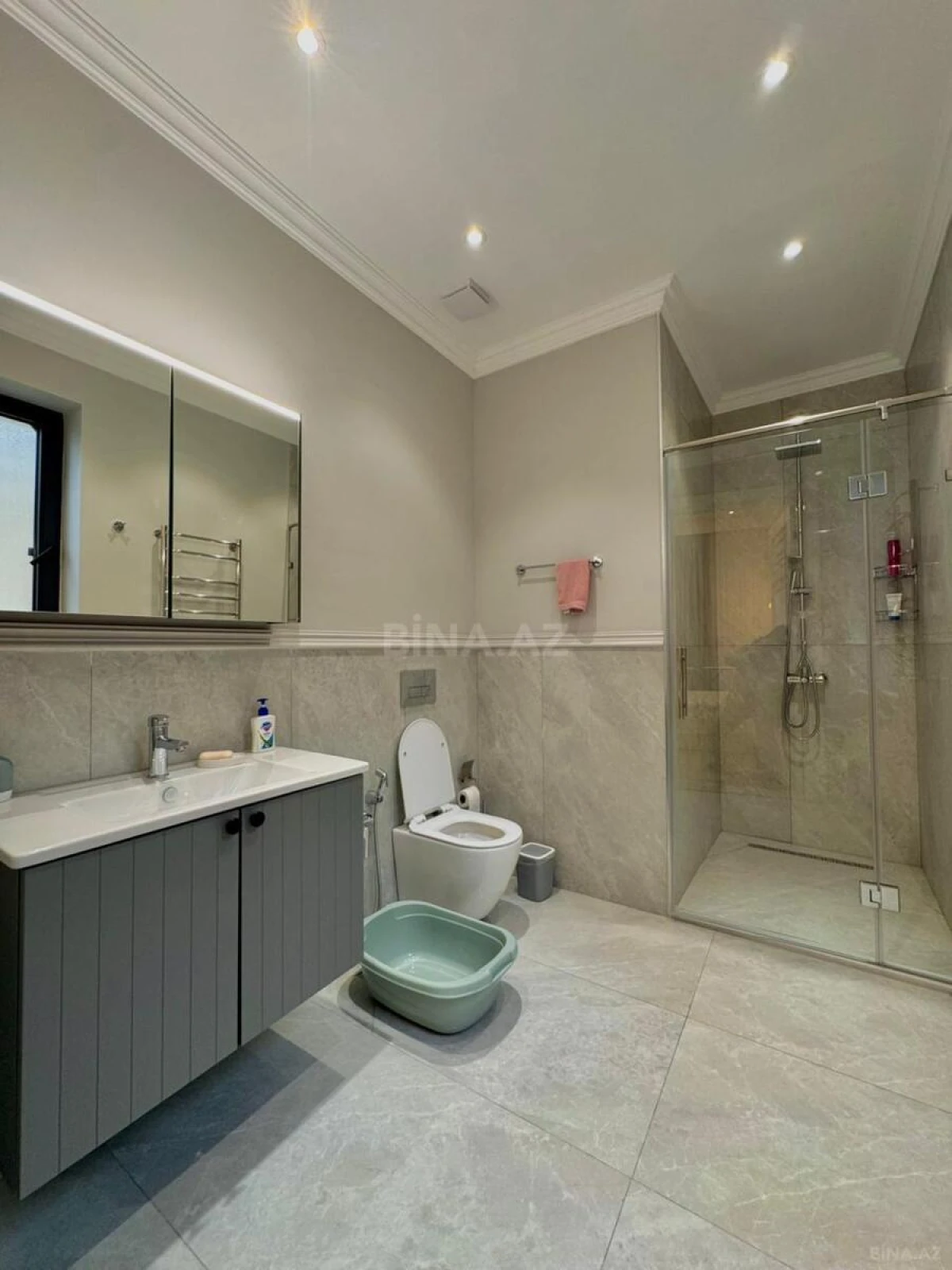 Satılır 5 otaqlı həyət evi 450 m²