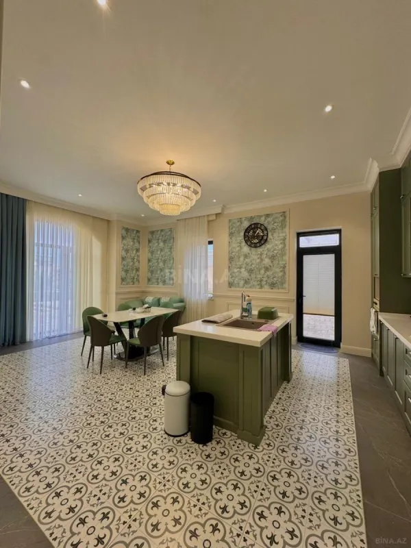 Satılır 5 otaqlı həyət evi 450 m²