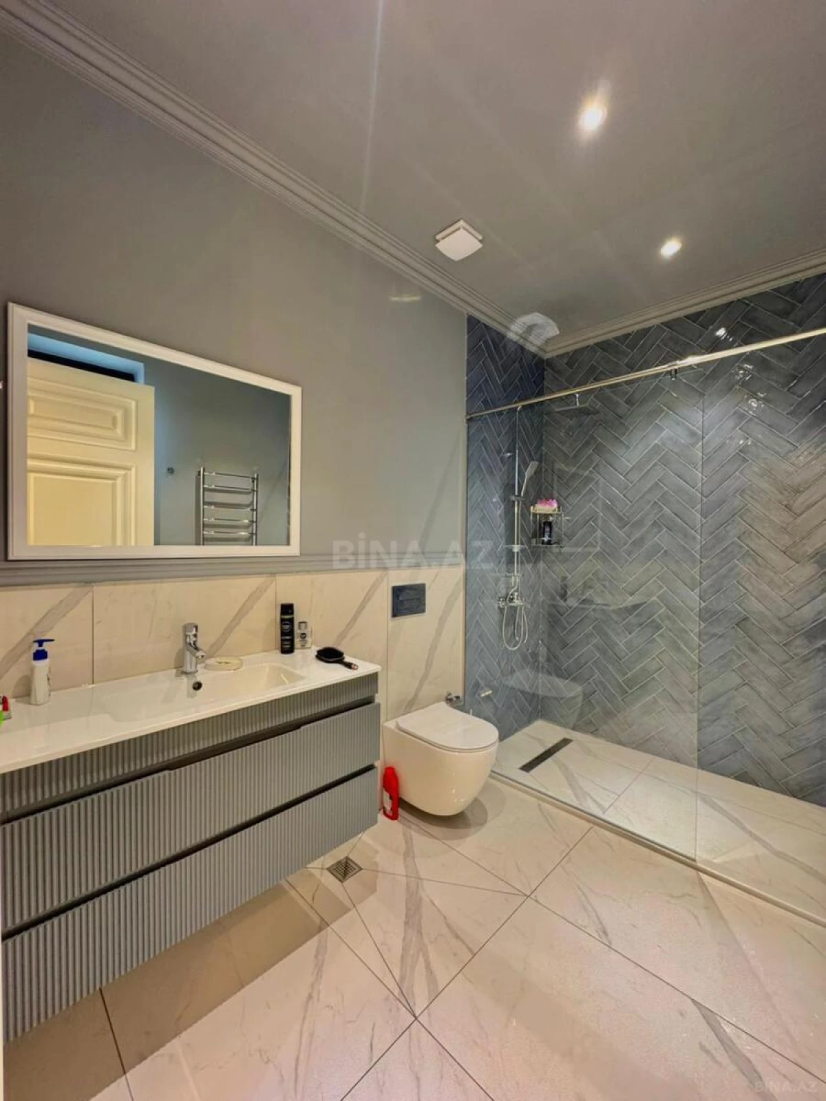 Satılır 5 otaqlı həyət evi 450 m²